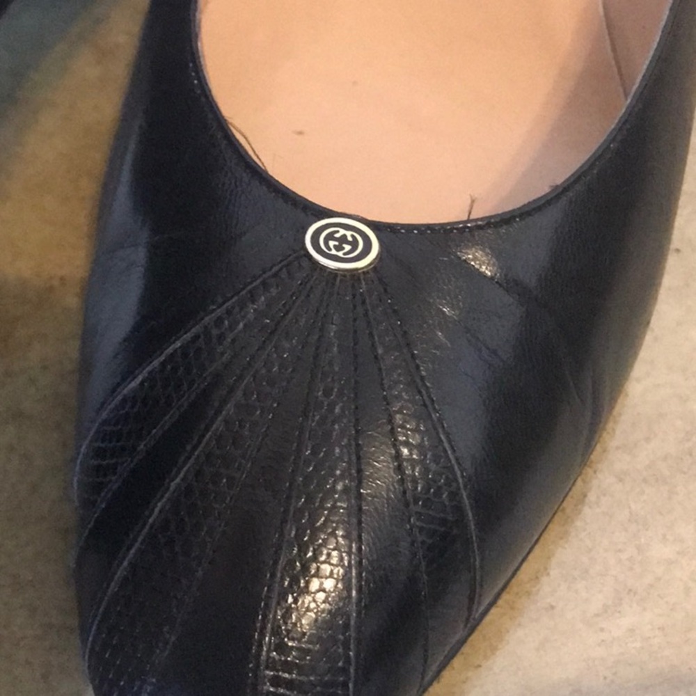 GUCCI LADIES LEATHER, 2 1/2” HEEL, PUMP WITH GG LOGO, MADE IN ITALY